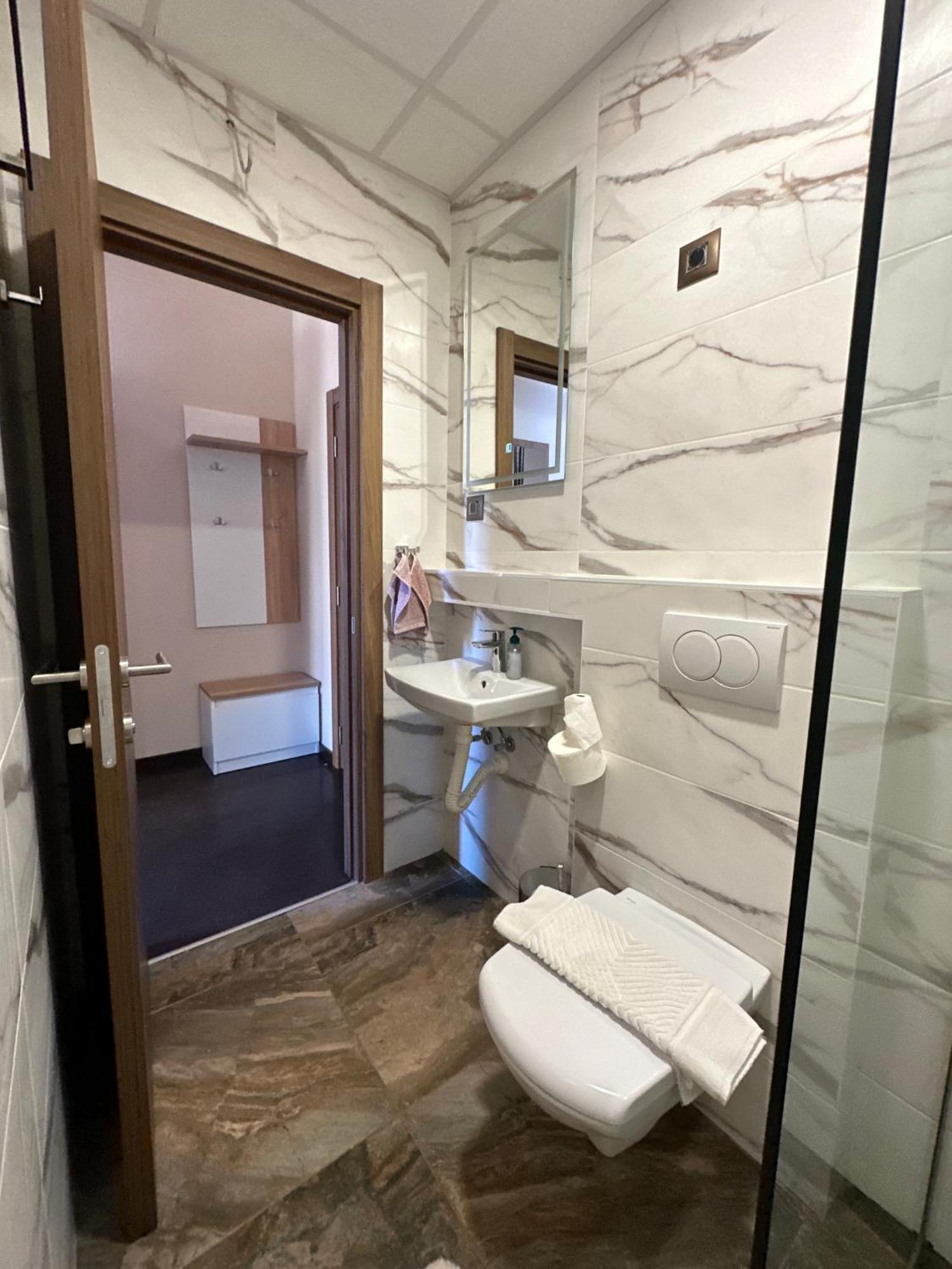 Agape Villa Apartments Нови Сад Екстериор снимка